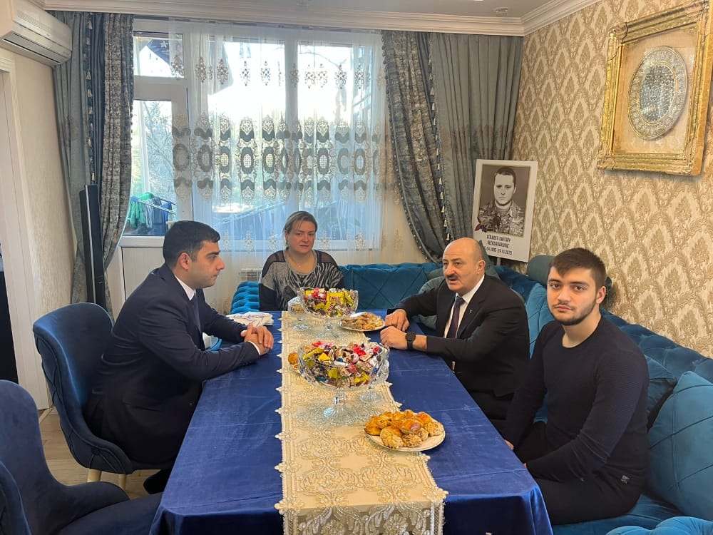 Şəhid ailələrini ziyarət olundu - NƏSİMİ RAYONUNDA