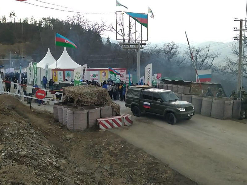 Sülhməramlılara aid daha 2 minik avtomobili maneəsiz keçdi - FOTO