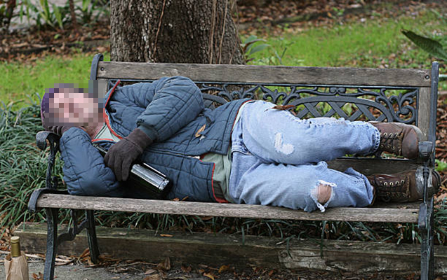 İçib tanımadığı həyətə girdi, yatıb qaldı