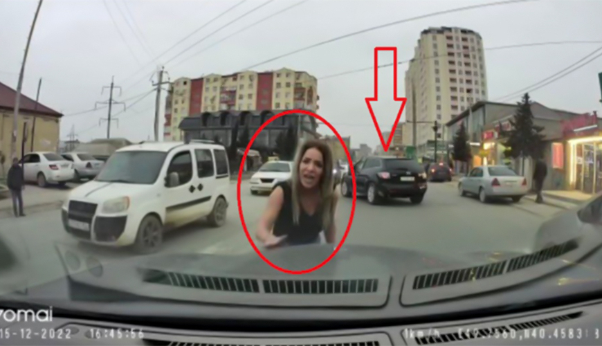 Bakıda qoçu xanım sürücü peyda oldu: Yolu kəsib maşına zərbələr endirdi - VİDEO