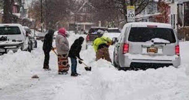ABŞ-da qar təmizləyənlər mağazaları qarət edirlər