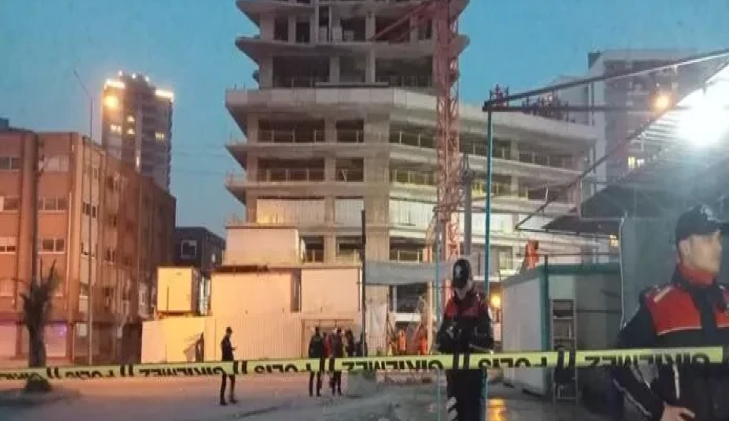 İzmirdə kran aşıb, ölənlər və yaralananlar var