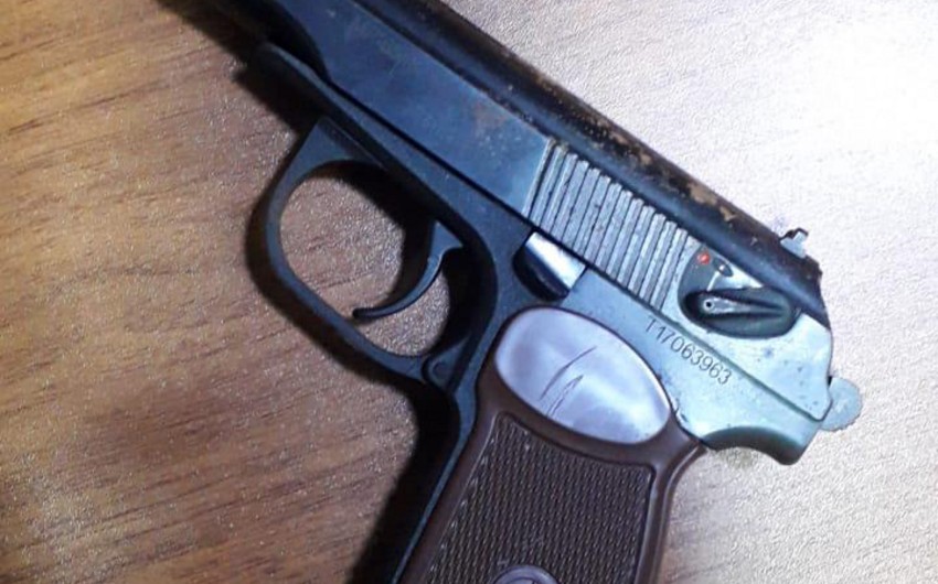 Gədəbəydə polis silahdan ehtiyatsız davranması nəticəsində xəsarət alıb