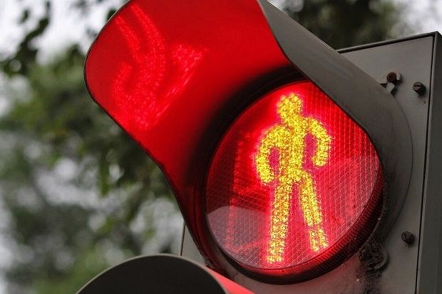 Ağcabədidə yolu keçən qocanı avtomobil vurub