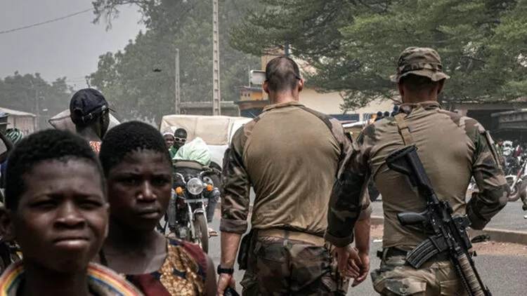 Burkina Fasoda tikilməkdə olan bina uçub: 7 ÖLÜ, 6 YARALI