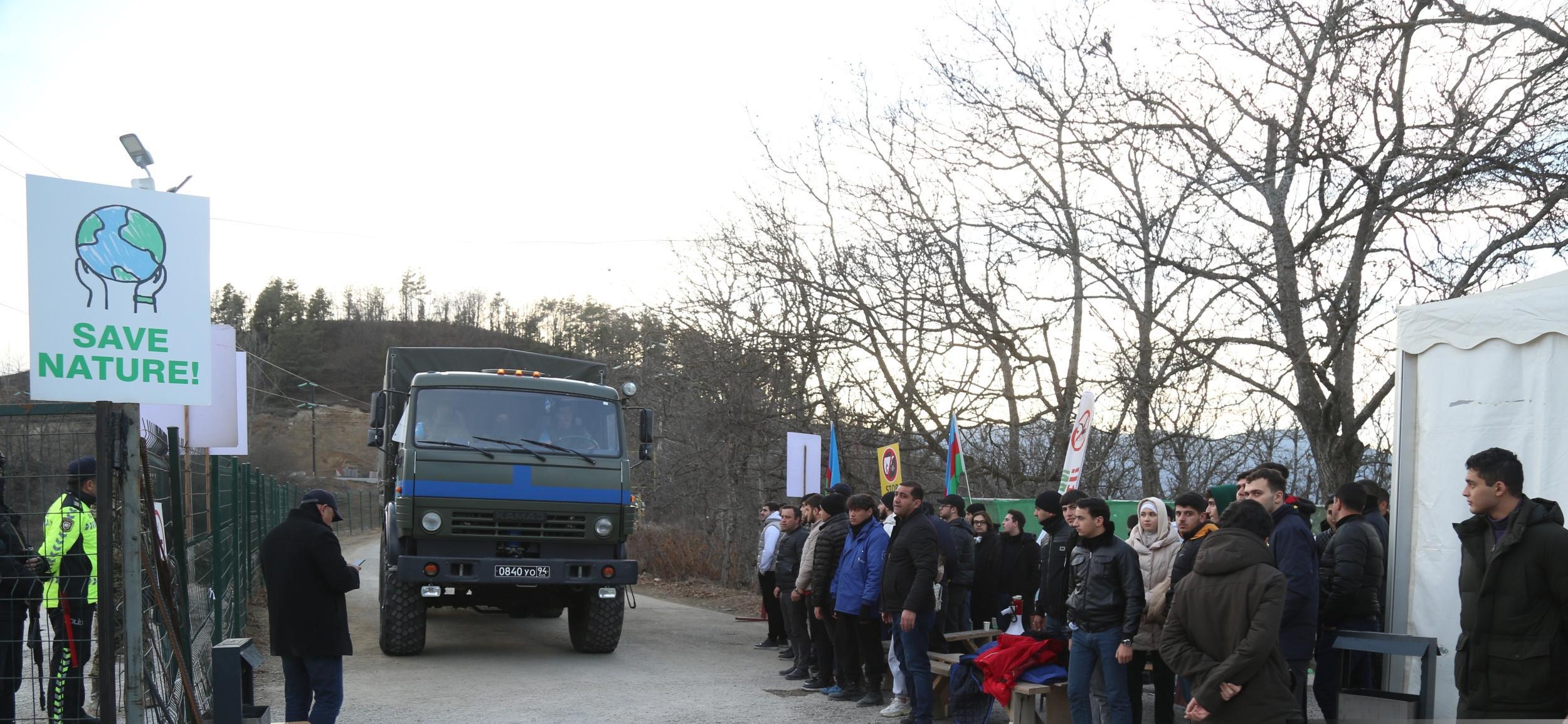 Sülhməramlıların daha dörd avtomobili aksiya keçirilən ərazidən maneəsiz hərəkət edib
