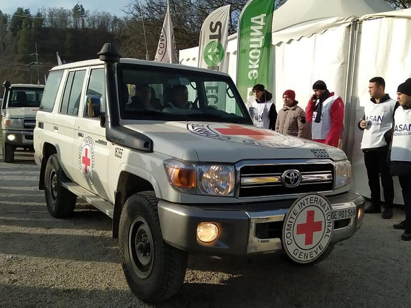 BQXK-nın üç avtomobili Laçın yolundan maneəsiz keçdi - FOTO