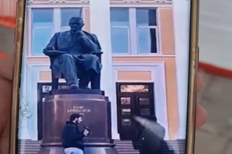 Üzeyir Hacıbəyovun heykəlinə ayaqqabı atan şəxslərin kimlikləri bilindi