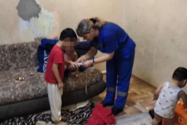 Qazaxıstanda beş yaşlı uşaq qardaşlarını ölümdən qurtardı - FOTO