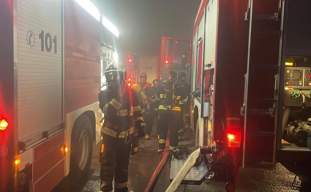 “Sədərək” ticarət mərkəzindəki yanğında polis əməkdaşı tüstüdən zəhərlənib - VİDEO-FOTO (YENİLƏNİB)