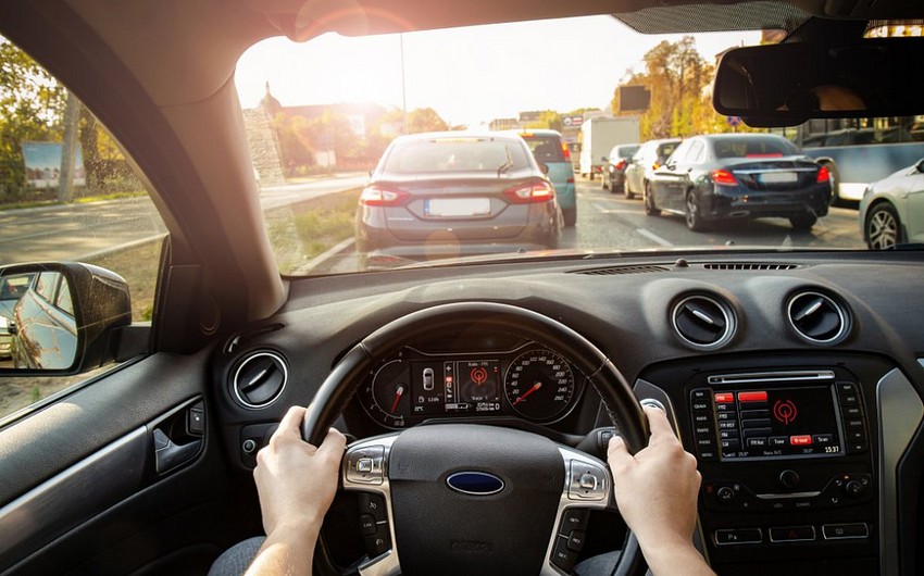 Mingəçevirdə sürücülər arasında yol verməyə görə dava olub, biri baltalanıb