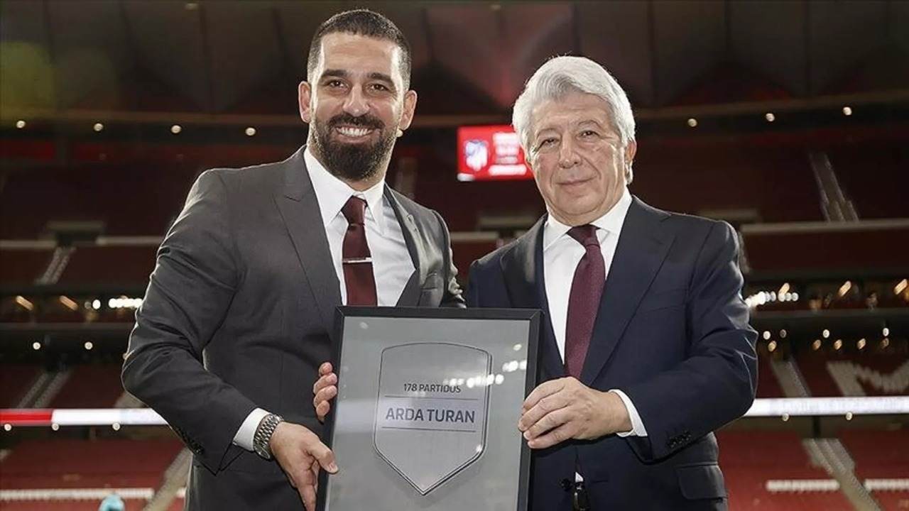 Atletiko Madrid Arda Turana plaket təqdim edib