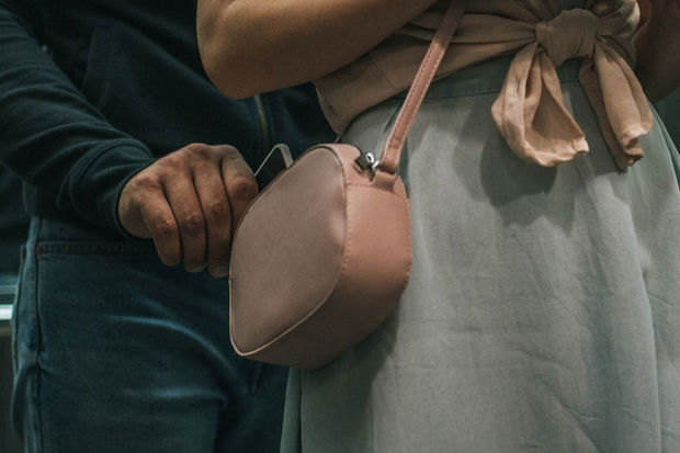 Bakı metrosunda vətəndaşlara qənim kəsilən şəxs TUTULDU