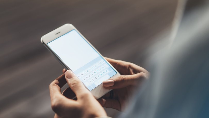 Evli məmur qadın iş yoldaşları ilə münasibətə girdi, mesajları ortaya çıxdı - FOTO