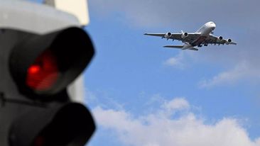 İngiltərə hava limanında uranın tapılması ilə bağlı araşdırma başlayıb