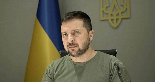 Zelenski 4 siyasətçini vətəndaşlıqdan məhrum edib