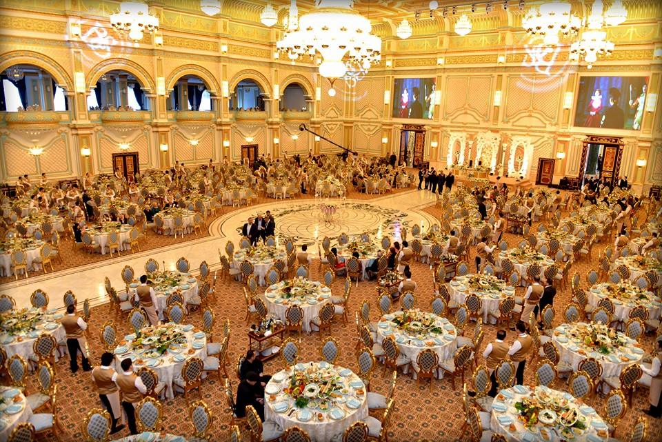 Bakıda toy zamanı oğurluq edən şəxs kameraya düşdü - Qadının çantasını... - VİDEO