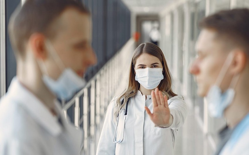 ÜST koronavirus xəstələrinin on gün müddətinə təcrid olunmasını təklif edir