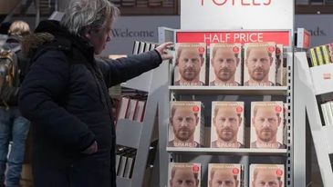 Şahzadə Harrinin kitabı ilk gündə 1,4 milyon satıldı