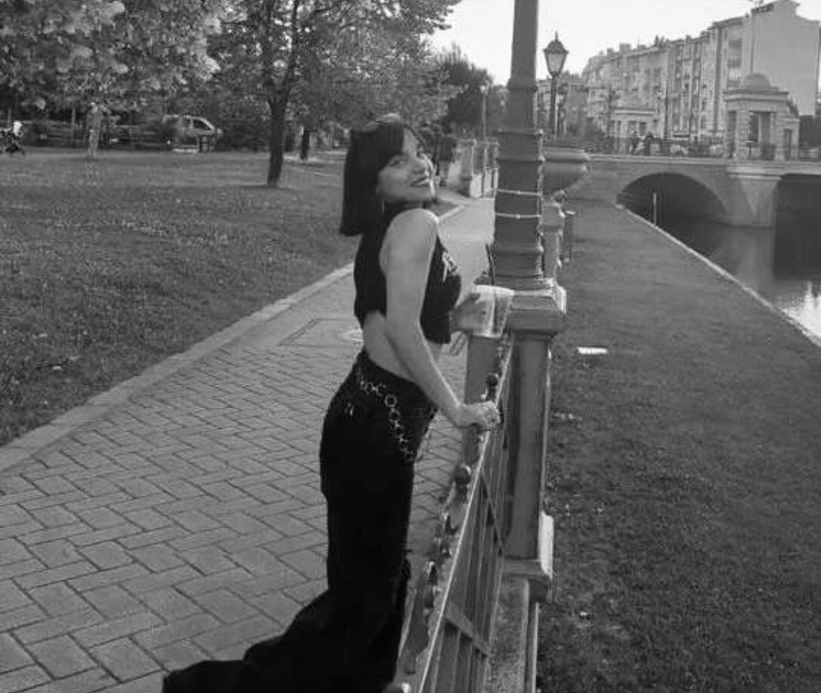 İşə getmək üçün evindən çıxan gənc qız amansızcasına qətlə yetirildi