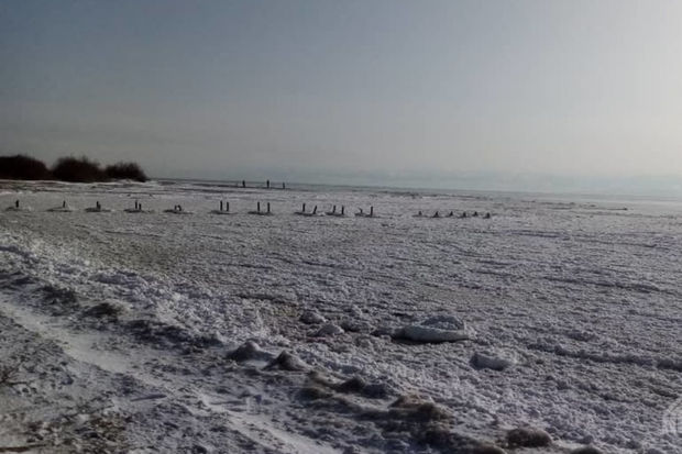 Qırğızıstanda “isti göl” dondu - VİDEO