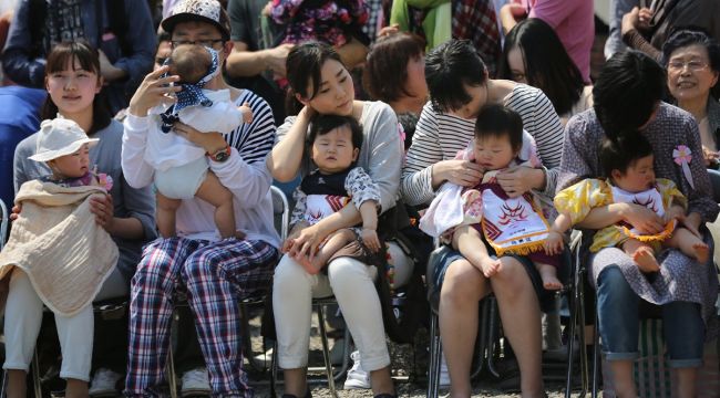 Bu ölkədə doğulan hər ikinci uşağa dövlət qayğı göstərəcək