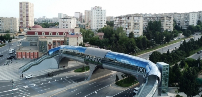 Bakının ən bahalı piyada keçidində deşik açıldı - Diqqətli olun - FOTOLAR