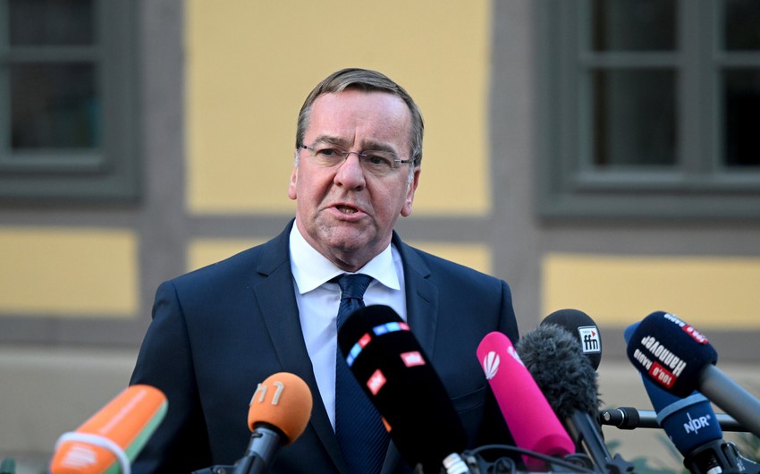 Almaniyanın yeni müdafiə naziri and içib