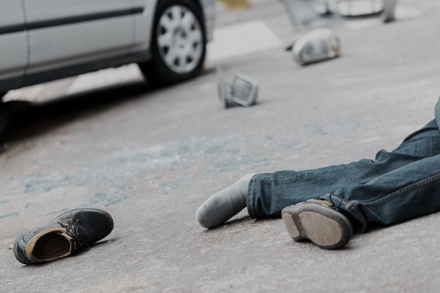 Bakıda avtomobil yeniyetməni vuraraq ayağını sındırıb