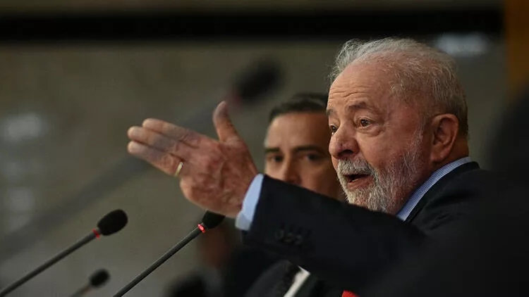 Braziliya prezidenti Lula ordu rəisi Arrudanı istefaya göndərib