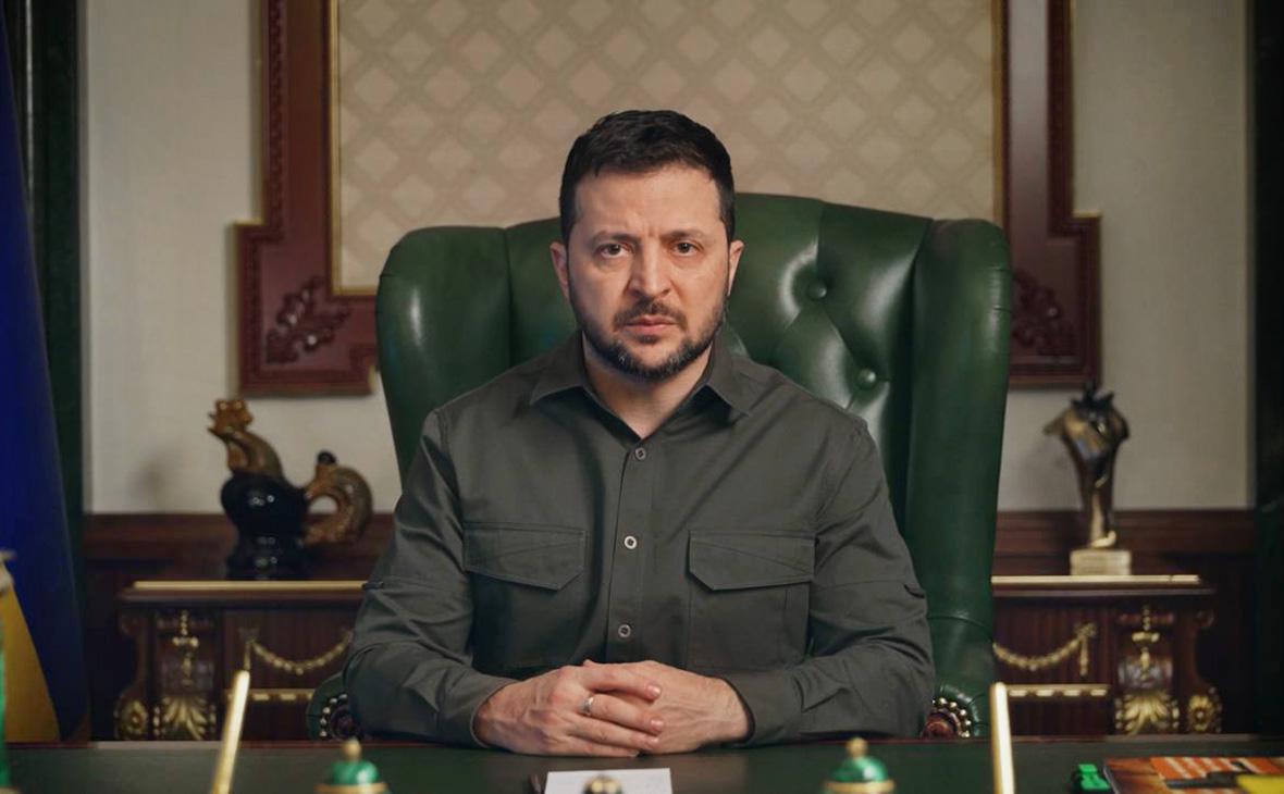 Zelenski dövlət qulluqçuları və deputatlara dincəliş üçün xaricə getməyi yasaqlayıb