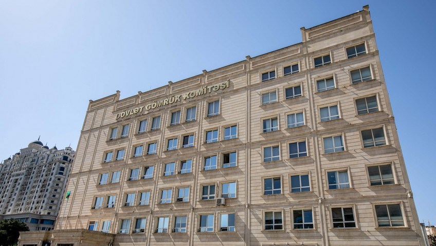 Baş Prokurorluq Gömrük Komitəsində əməliyyat keçirir