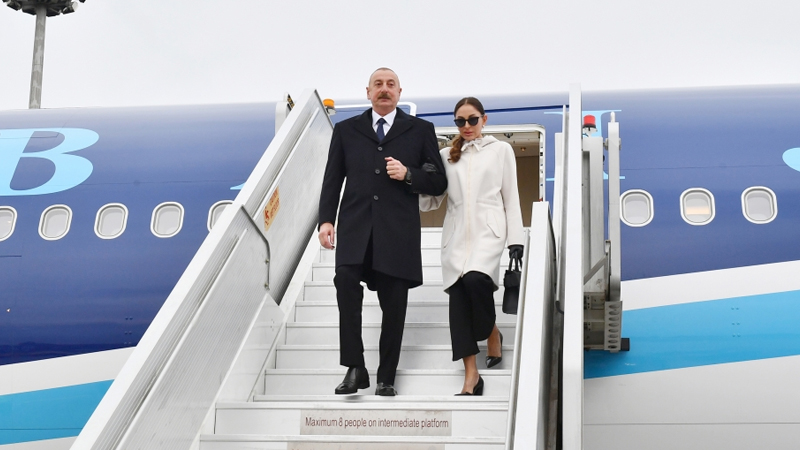 Prezident və birinci xanım Macarıstana rəsmi səfərə getdi (FOTOLAR)