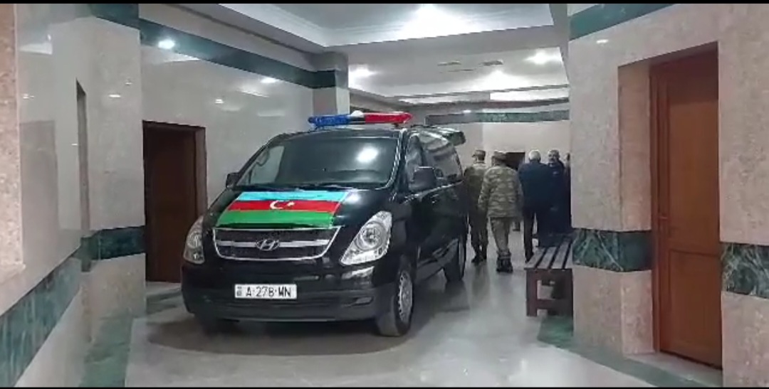 Şəhid Orxan Əsgərovun nəşi Yasamaldakı evinə aparılır - VİDEO