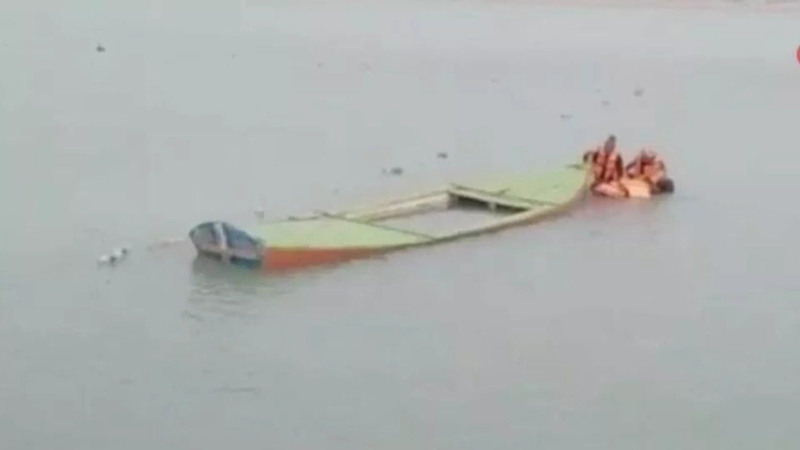 Pakistanda qayığın batması nəticəsində 11 tələbə ölüb