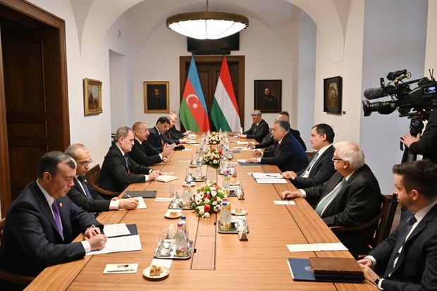Azərbaycan Prezidentinin Macarıstanın Baş naziri ilə geniş tərkibdə görüşü olub - FOTO