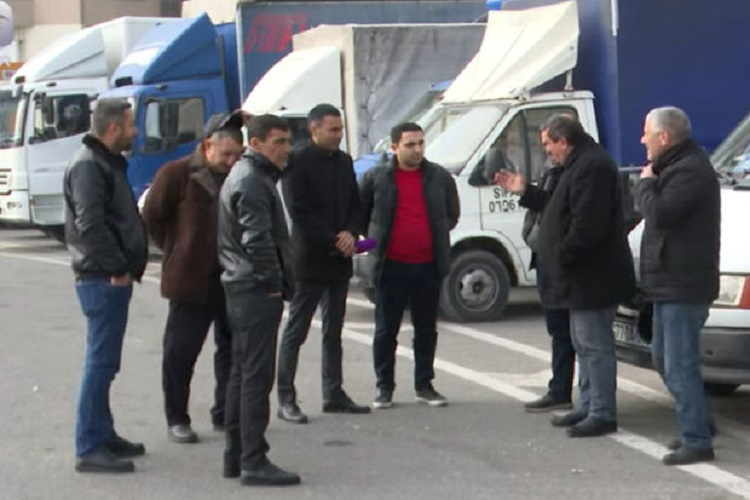 Bakıda səkkiz avtomobil sürücüsünə eyni anda cərimə protokolları gəldi (VİDEO)