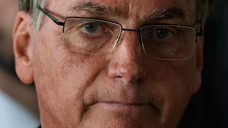 Bolsonaro ABŞ-a turist vizası üçün müraciət edib