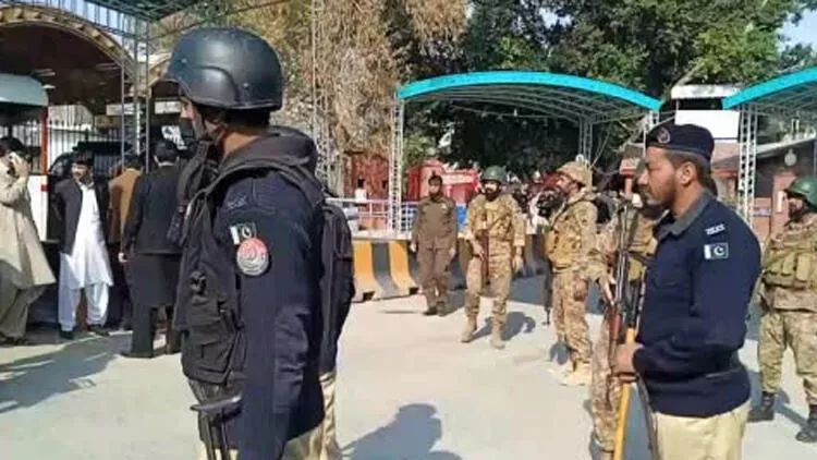 Pakistanda məscidə hücum nəticəsində ölənlərin sayı 90-a çatıb