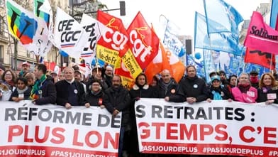 Fransada aksiya səbəbindən Eyfel qülləsi ziyarətçilərə bağlanıb