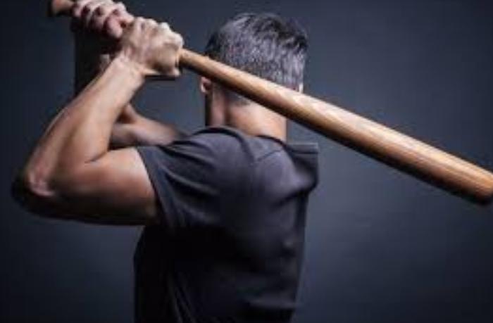 Azərbaycanda oğul atasını odun parçası ilə döydü — TƏFƏRRÜAT