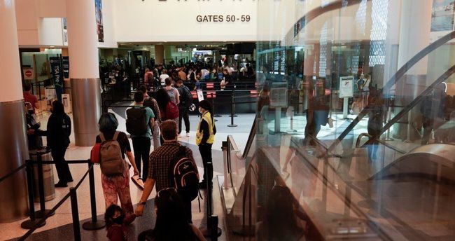 ABŞ-ın Los-Anceles Beynəlxalq Hava Limanı qaranlığa qərq olub