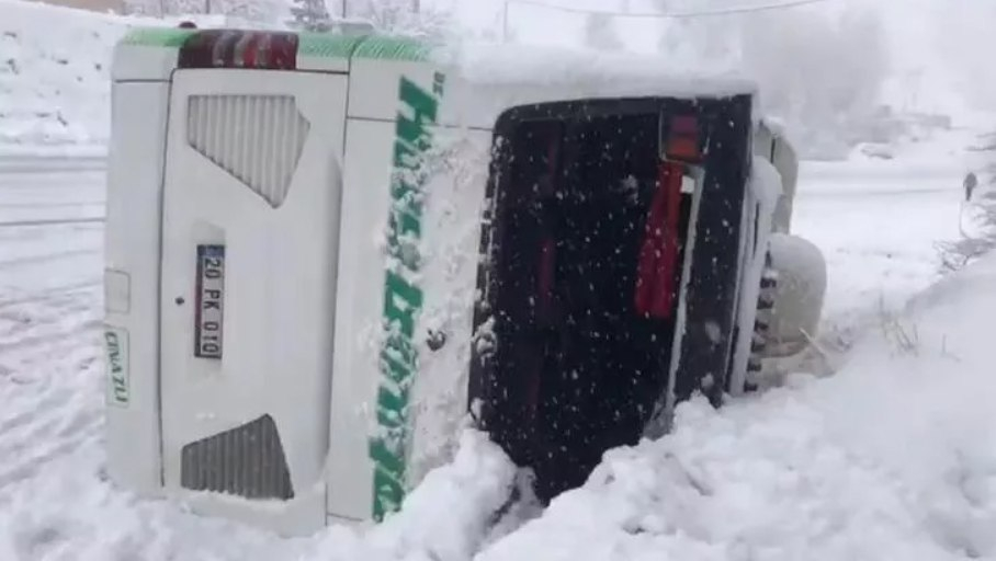 Türkiyədə avtobus aşdı - 12 nəfər xəsarət aldı