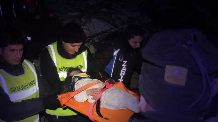 Hatayda 2 uşaq dağıntılar altından xilas edildi