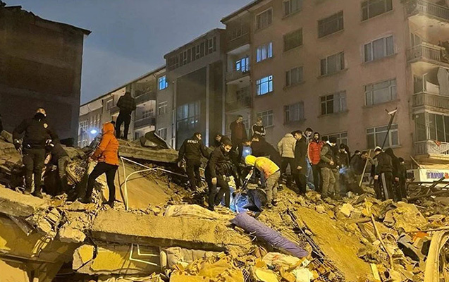 Dağıntılar altından çıxarılan tələbələrlə bağlı rəsmi - Açıqlama