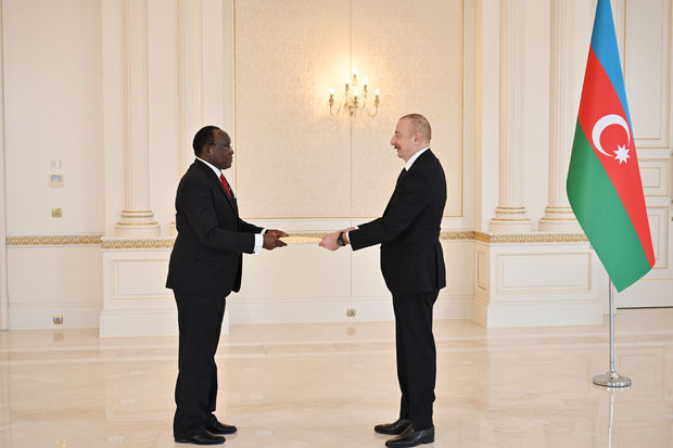 Prezident Namibiyanın ölkəmizdə yeni təyin olunan səfirinin etimadnaməsini qəbul edib - YENİLƏNİB + FOTO