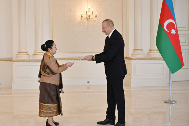 İlham Əliyev Laosun Azərbaycanda yeni təyin olunan səfirinin etimadnaməsini qəbul edib - YENİLƏNİB + FOTO
