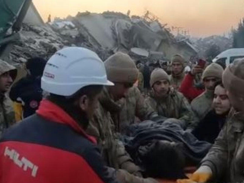 5 yaşlı uşaq 51 saatdan sonra dağıntılar altından sağ xilas edildi - VİDEO