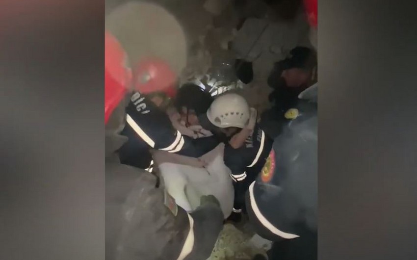 Azərbaycan xilasediciləri 26 nəfəri sağ, 47 nəfərin isə cəsədini çıxarıb