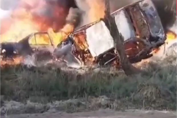 İranda bəluclar SEPAH qüvvələrinin açdığı atəş nəticəsində avtomobildə diri-diri yanaraq kül olublar - VİDEO